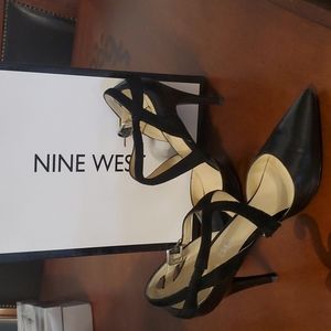 Nine West size 8 leather and suede strappy pump.